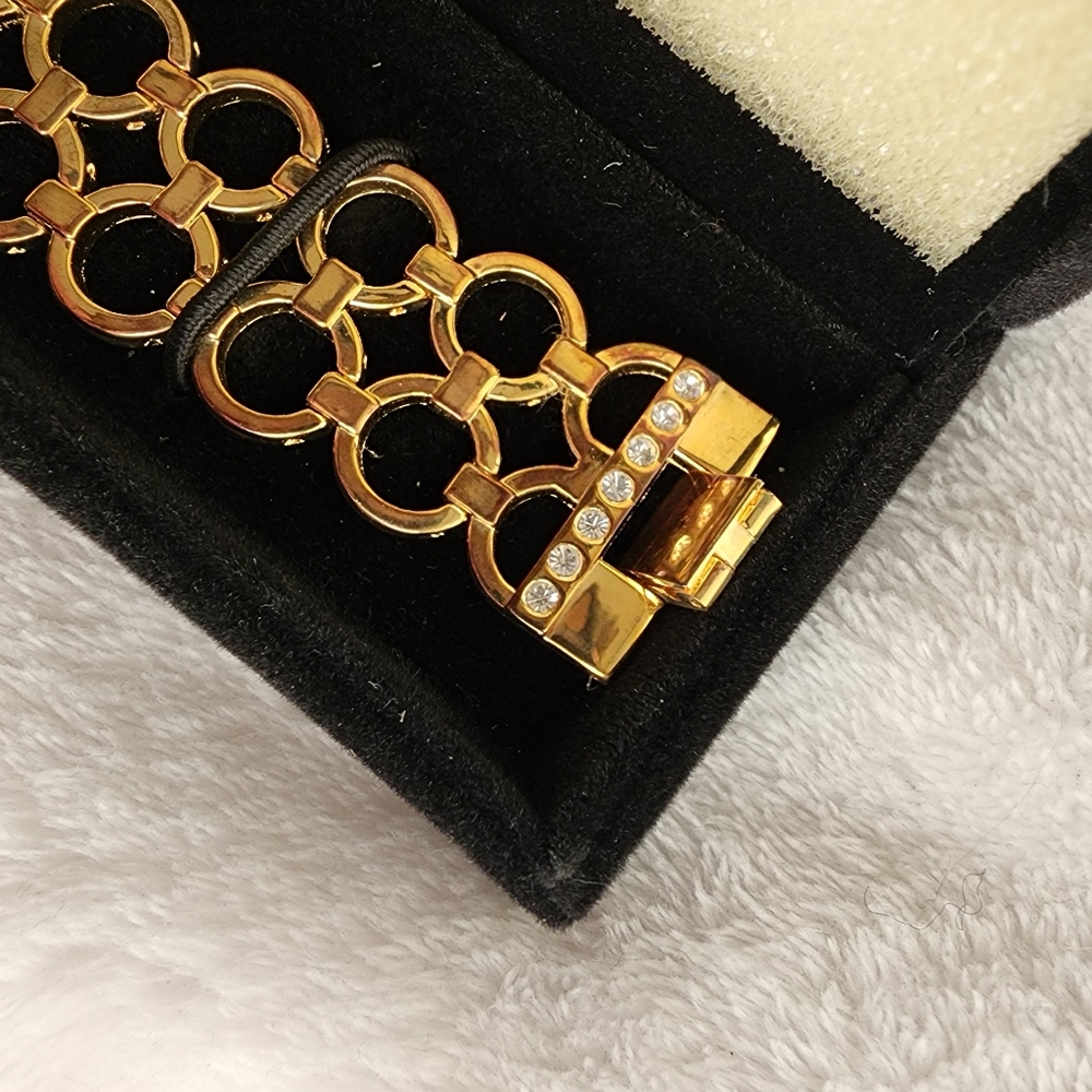 Elizabeth Taylor White Diamonds Watch - Picture 7 of 11